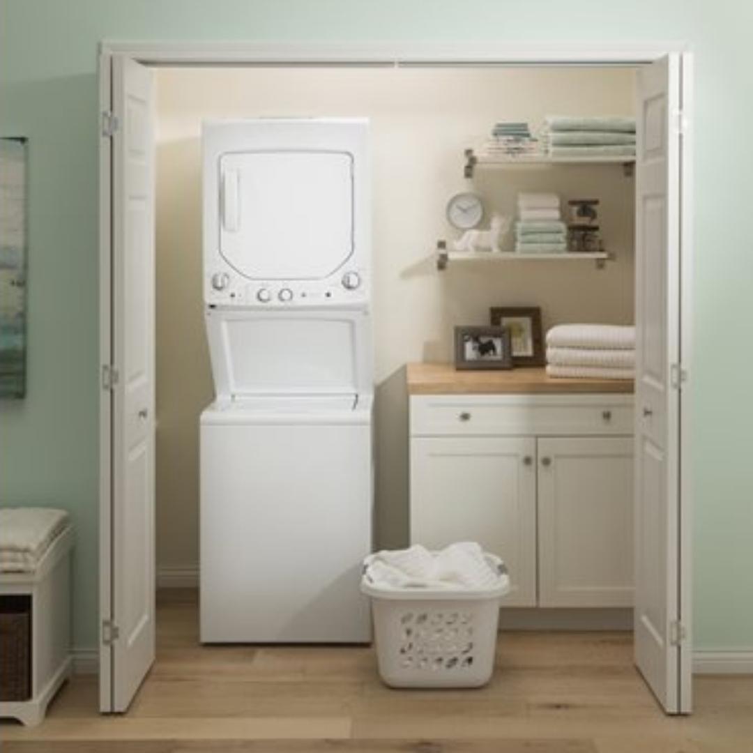 Buanderie superposée laveuse & sécheuse électrique 24″ GE blanc (déballé)